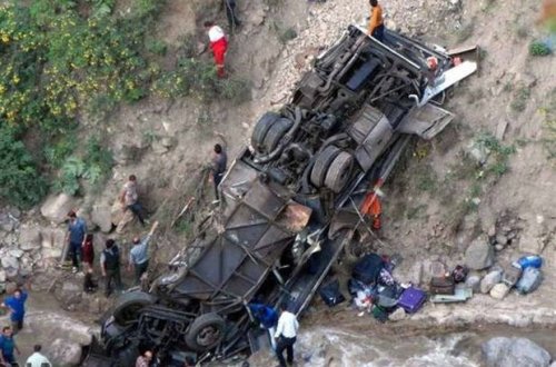 İranda avtobus aşdı: 14 nəfər öldü