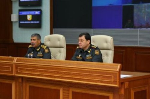 Müdafiə naziri müşavirə keçirdi