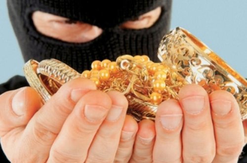 Bakıda evdən 40 min manatlıq qızıl oğurlandı