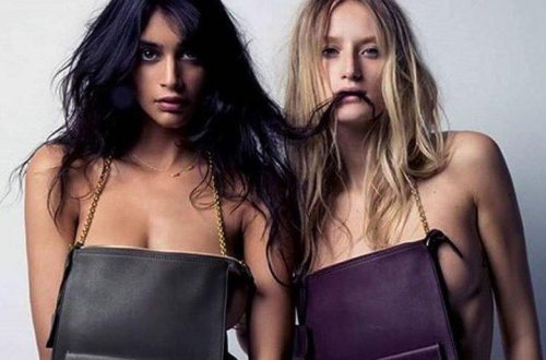 Əyinlərində sadəcə çanta var - foto