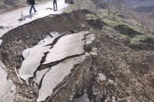 Astarada torpaq sürüşməsi:yollardan biri qismən bağlandı