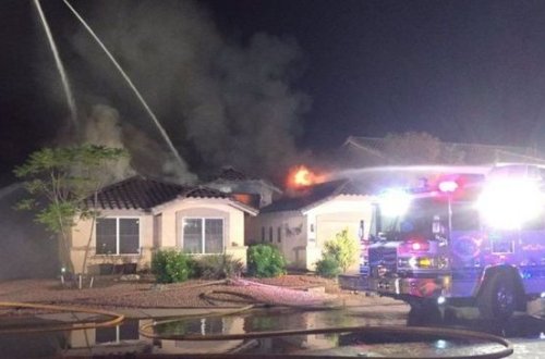 ABŞ-da təyyarə yaşayış evinə çırpılıb