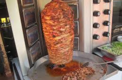 Bakıdakı dönərxanada siçanların “dönər keyfi” – VİDEO