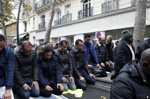 Bu ölkə namazı qadağan etdi