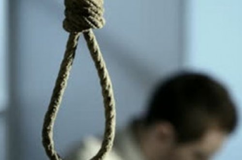 Astarada 29 yaşlı oğlan özünü asdı