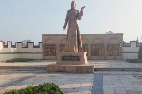 Dərbənddə Nizami Gəncəvinin abidəsinə xətər yetirildi - FOTO