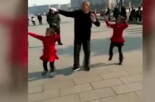 83 yaşlı babanın nəvələriylə MÖHTƏŞƏM RƏQSİ - VİDEO