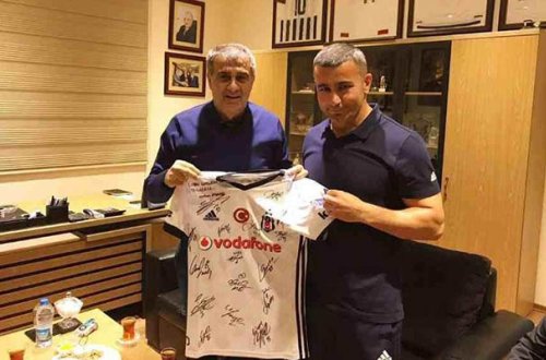 Şenol Günəşdən Qurbanova hədiyyə - Foto