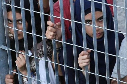 Düşərgədə yer olmadı, qaçqınları həbsxanaya yerləşdirdilər - ŞOK OLAY