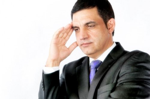 Tanınmış yazıçının şeir kitabı çıxdı - FOTO