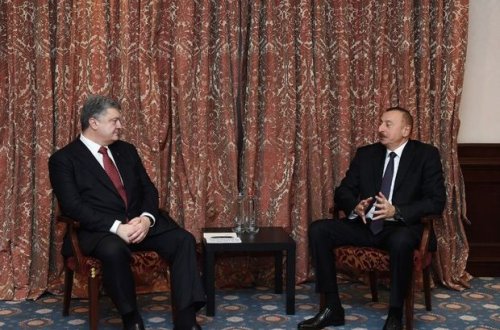 İlham Əliyev Poroşenko ilə danışıqlar aparıb – YENİLƏNİB + FOTO