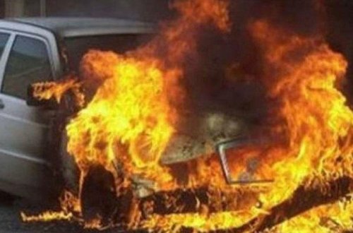 Bakıda minik avtomobili yandı