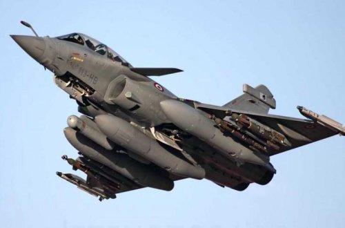 Misir ordusu terror aktını törədən terrorçuların silah bazasını məhv edib