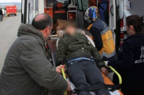 Sevgilisini bıçaqlayan qız çılpaq halda intihara cəhd etdi – VİDEO