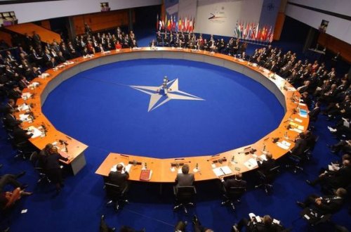 NATO-nun konfransında azərbaycanlı və erməni deputatlar arasında mübahisə düşüb
