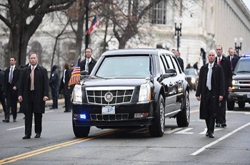 Naməlum şəxs Trampın kortejinin qarşısını kəsməyə çalışıb