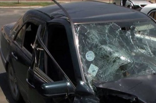 Sürücü sükan arxasında öldü: Avtomobil divara çırpıldı