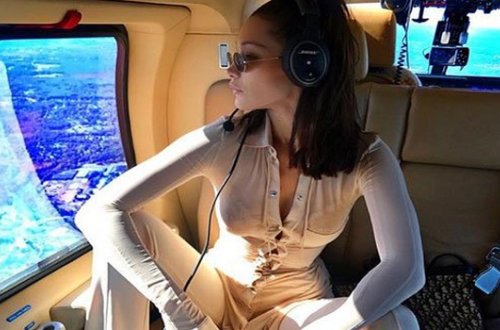 Ağ bikinili fotosunu paylaşdı, 1 milyon bəyəni gəldi — FOTO