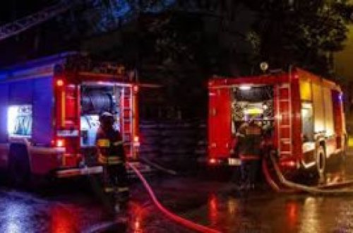 Bakıda yaşayış binasında yanğın baş verib: tüstüdən zəhərlənmiş 2 nəfər xilas edilib, daha 10 nəfər təxliyə olunub