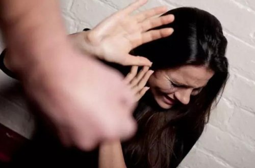 Yevlaxda kişi arvadını döyüb xəstəxanalıq etdi