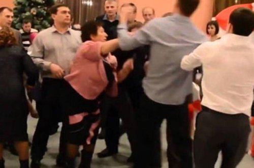 Toyda dəhşət - Restoranın mühafizəçisi bəyi öldürdü - Ukraynada