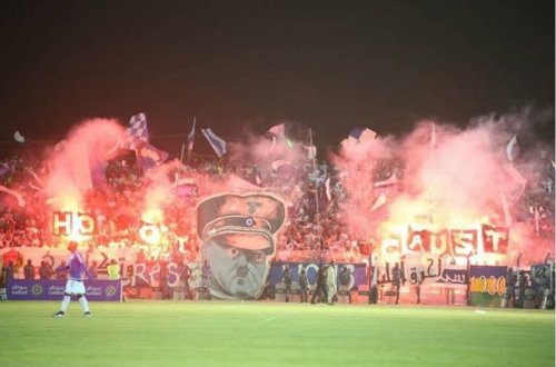Sudanda futbol matçı zamanı üzərində Adolf Hitlerin rəsmi olan böyük plakat açılıb - VİDEO