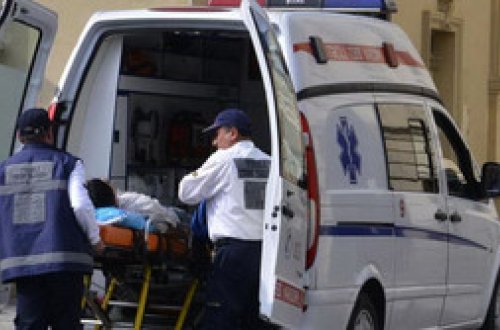 Sumqayıt sakini sevdiyi qıza görə özünü bıçaqlayıb