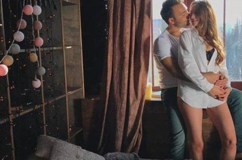 Azərbaycanlı müğənninin YARIÇILPAQ xanımla “İSTİ” GÖRÜNTÜLƏRİ - FOTO
