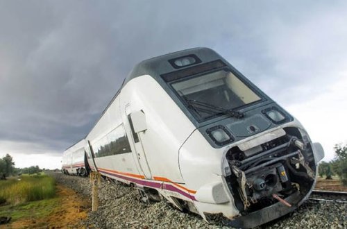 Qatar relsdən çıxdı - 30 yaralı + Foto