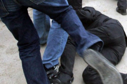 Tovuzda kişi arvadına görə qardaşını döydü