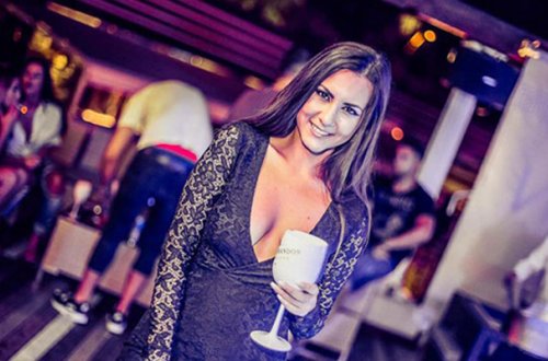 Eyni vaxtda 20 futbolçu ilə sevgili imiş...