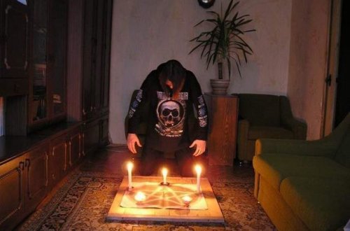 Azərbaycanda 7 satanist olub, 2-si qadın, 5-i kişi...