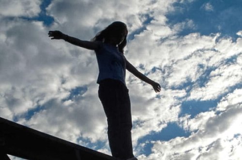 Bakıda gənc qız özünü 10-cu mərtəbədən atdı - YENİLƏNİB