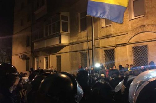 Tərəfdarları Saakaşvilinin saxlanıldığı yerə toplaşır - Fotolar