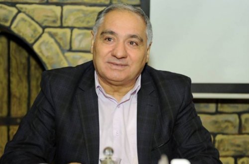 Oxucunu yumorla xoşbəxt etmək bacarığı