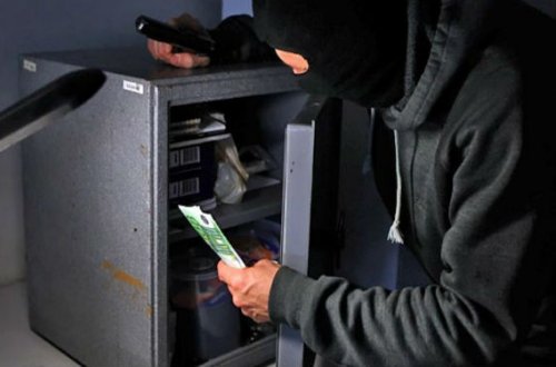 Xəzər rayonunda 100 min manatlıq seyf oğurlandı