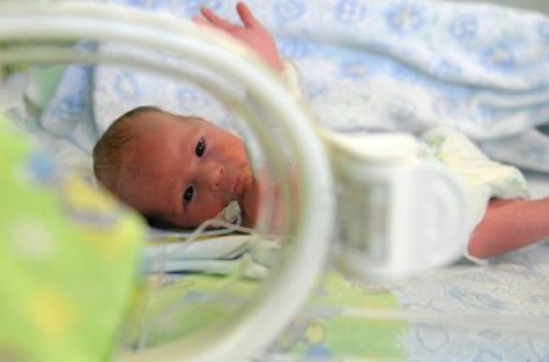 Bakıda möcüzə: Ovuc boyda uşaq doğuldu