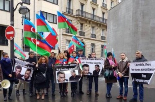 Parisdə Ermənistan səfirliyi qarşısında azərbaycanlı girovlarla bağlı aksiya keçirilib