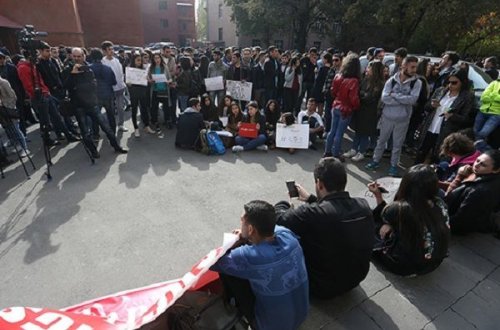 Ermənistanda gənclər hərbi xidmətdən imtina edir