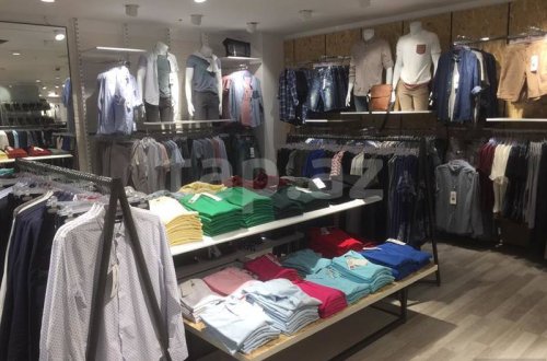 TƏCİLİ: Məşhur ticarət mərkəzində dükan malları ilə birlikdə ŞOK QİYMƏTƏ SATILIR - COLLEZIONE+FOTOLAR 