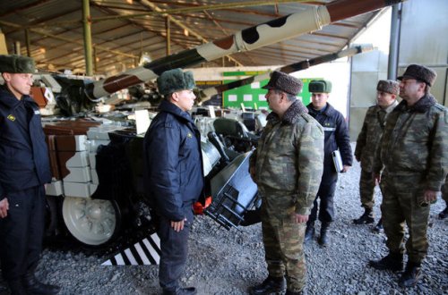 Zakir Həsənov tank bölmələrinin döyüş hazırlığını yoxladı – FOTO