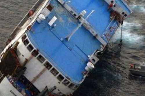 Gəmi körpüyə çırpıldı: Xeyli sayda yaralı var