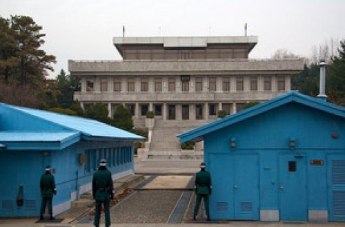 Şimali və Cənubi Koreya arasında görüş başladı