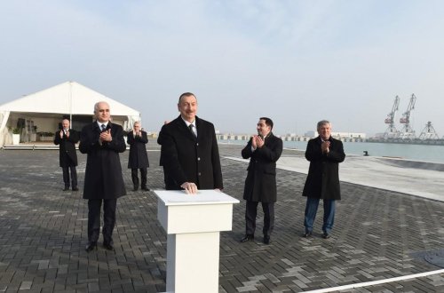 İlham Əliyev Bakı Beynəlxalq Dəniz Ticarət Limanında – FOTO
