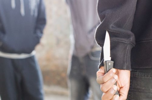 Şirvan sakini polisin keçirdiyi əməliyyat zamanı özünü bıçaqladı