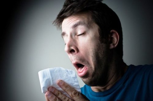 Asqırmaq istəmədi, boğazı yırtıldı