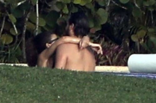 Məşhur sənətçinin qızı yolunu 