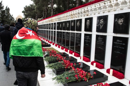 Azərbaycan xalqı 20 Yanvar şəhidlərinin xatirəsini yad edir – FOTO