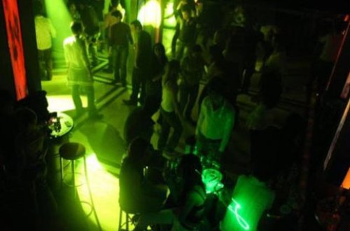 Gəncədə gecə klubunda dava düşdü: Yaralılar var