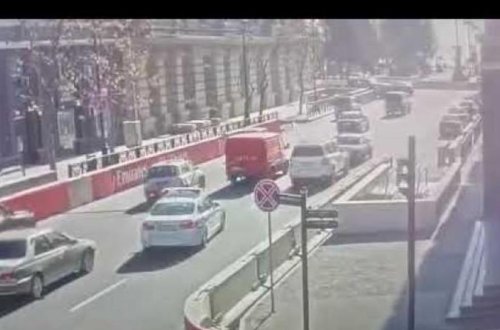 Bakıda nömrəsiz maşın sürən, polislərdən qaçıb min hoqqadan çıxan ƏLİL 